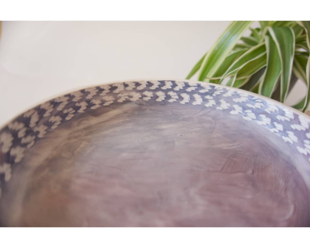 am-cla-assiettes-artisanales-assiette-porcelaine-violette-18-cm image 3