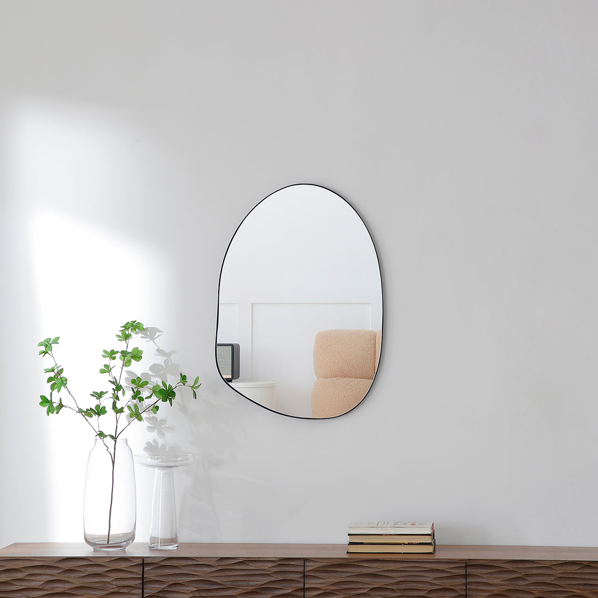 sia-victoria-miroir-organique-70x50-cm-noir-mat-en-fer-mural image 5