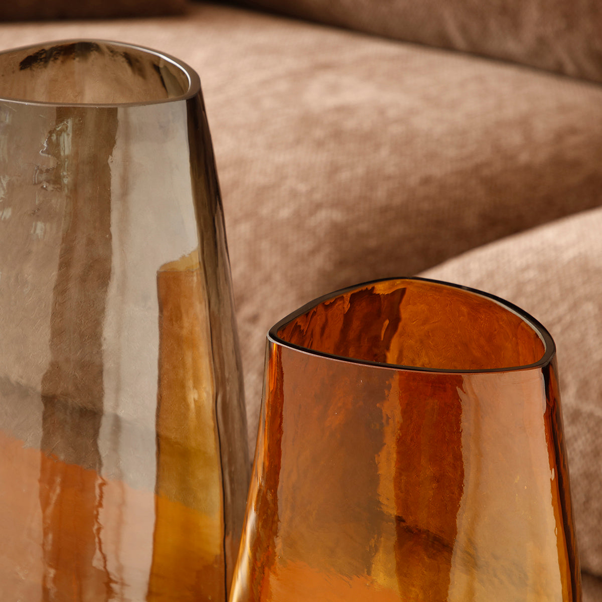 sia-antica-vase-triangle-ambre-31-cm-verre-color image 4