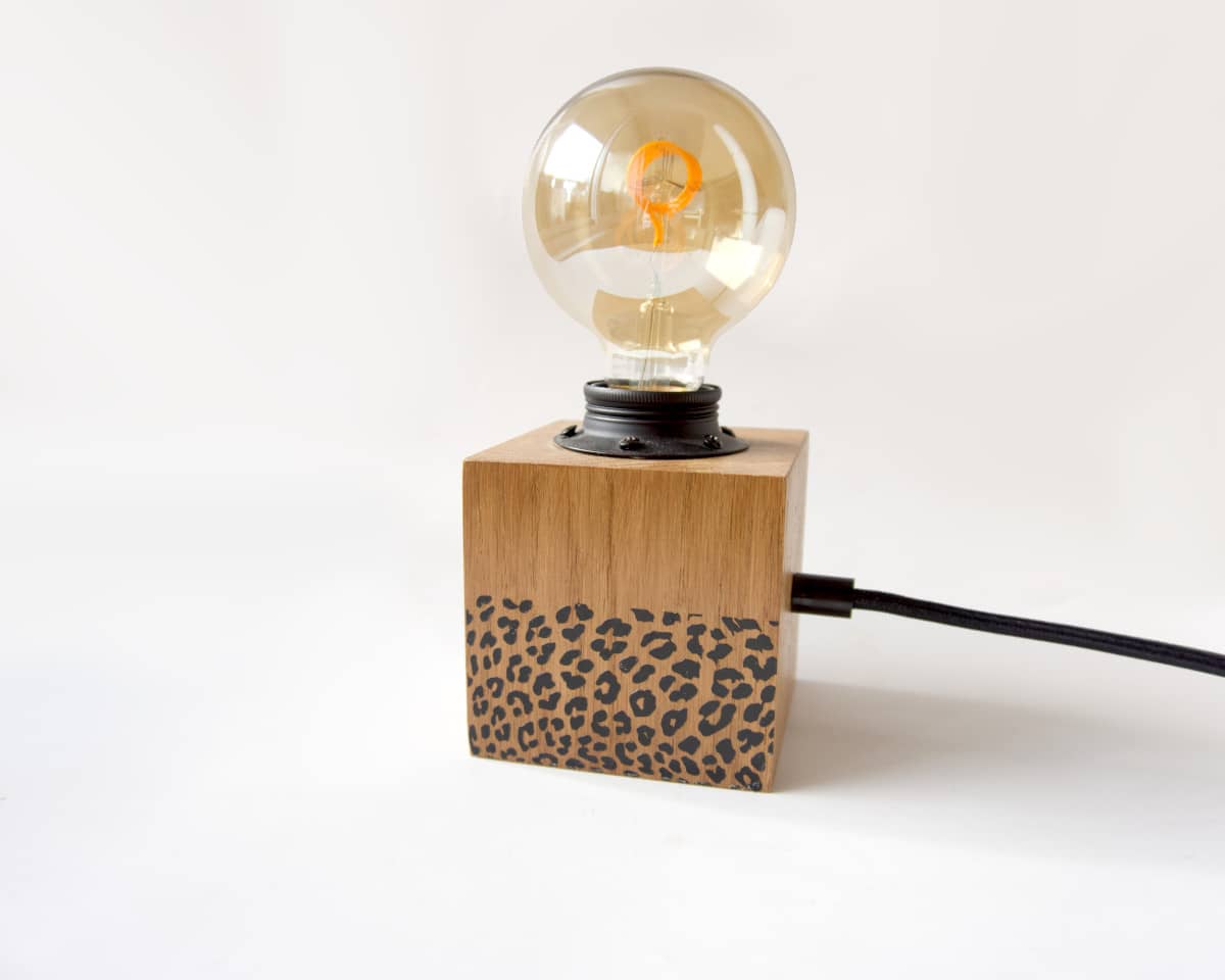 am-cla-lampe-bois-poser-l-opard-ch-ne-massif-led image 6