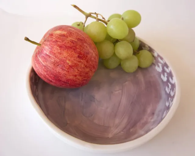 am-cla-assiettes-artisanales-assiette-porcelaine-violette-18-cm image 1