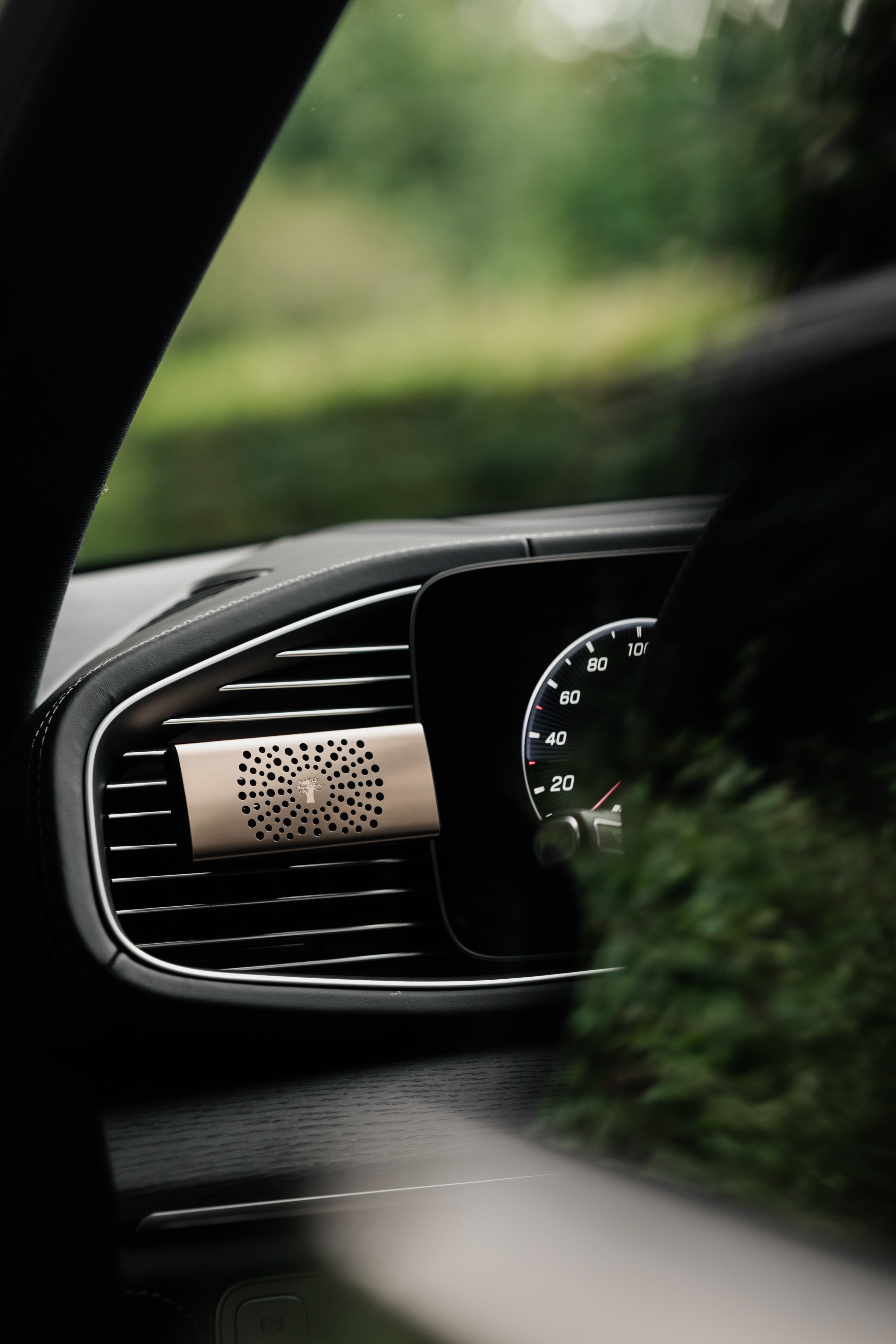 baobab-pearls-white-diffuseur-voiture-m-tal-dor image 2