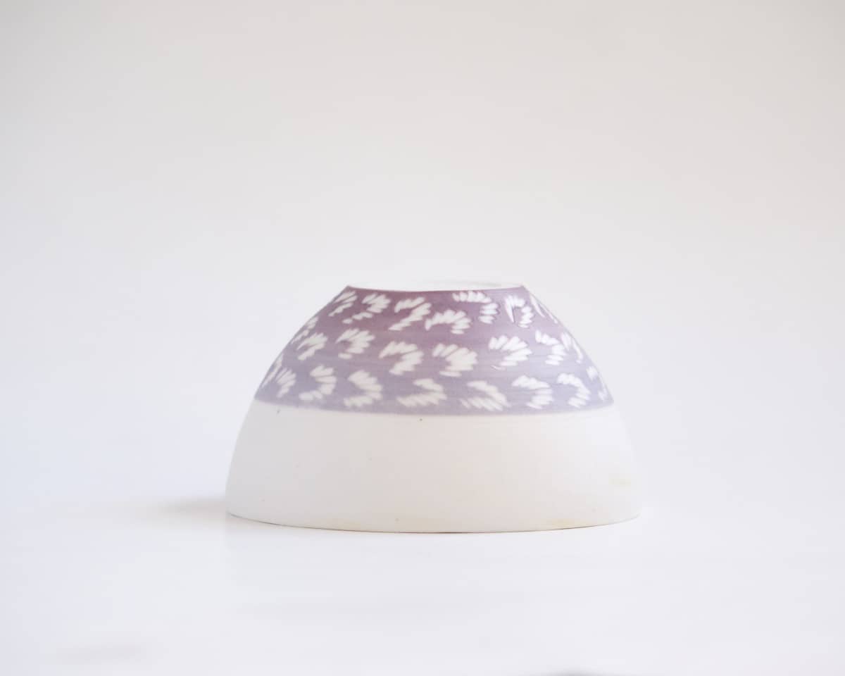 am-cla-bol-porcelaine-violet-motifs-floraux-blancs-9-5-cm image 4