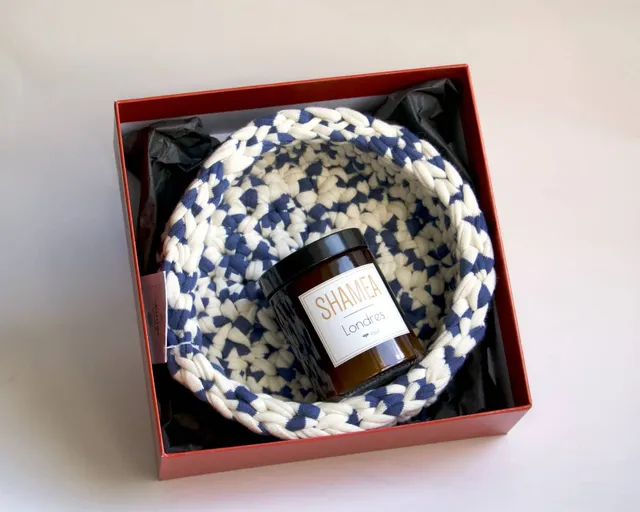 am-cla-coffret-rose-coffret-cadeau-bougie-rose-panier-crochet image 1