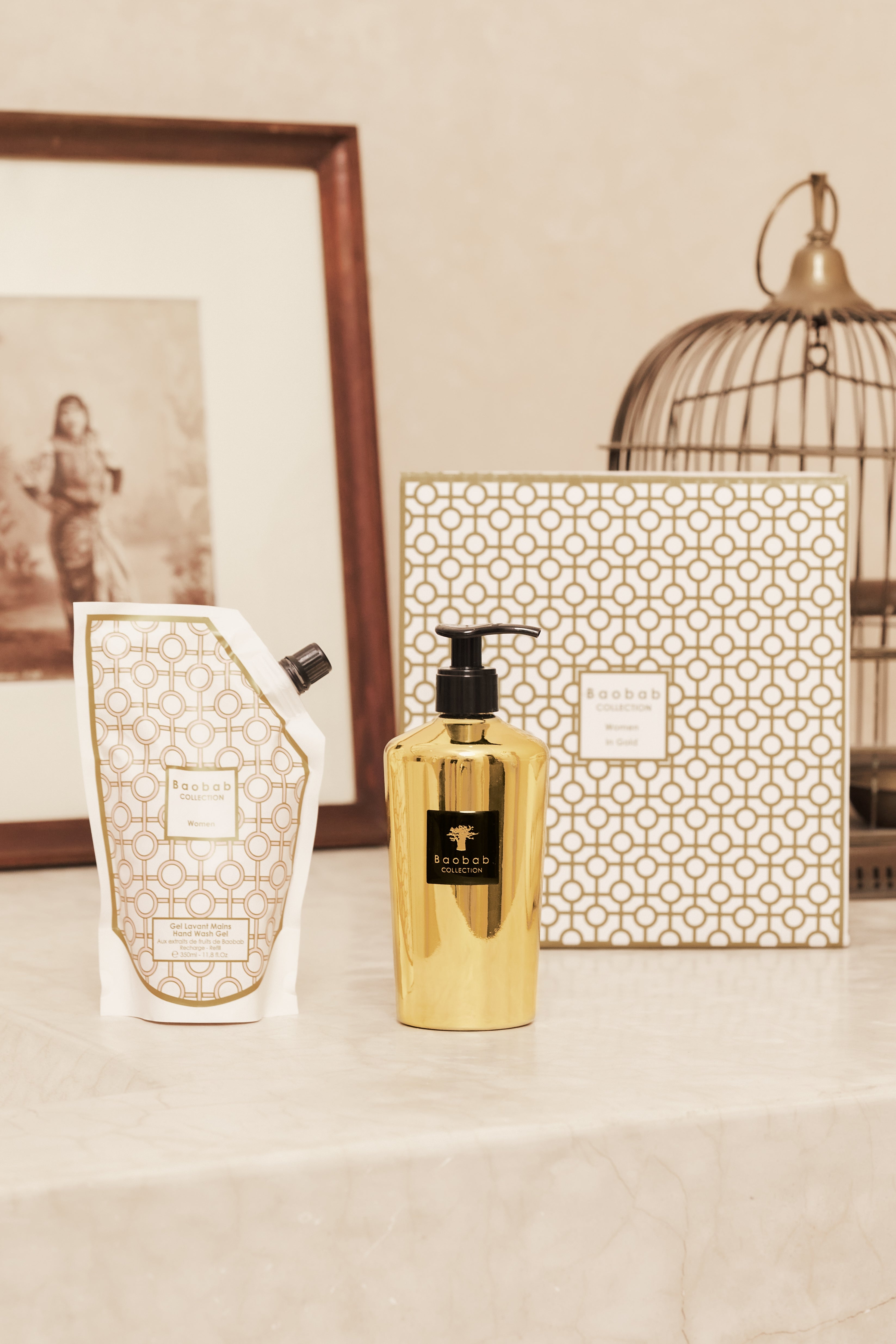 baobab-collection-women-in-gold-coffret-gel-mains-2x350ml-dor image 2