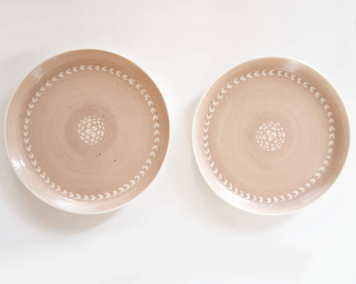 am-cla-assiette-porcelaine-beige-rose-motifs-blancs-18-cm image 4