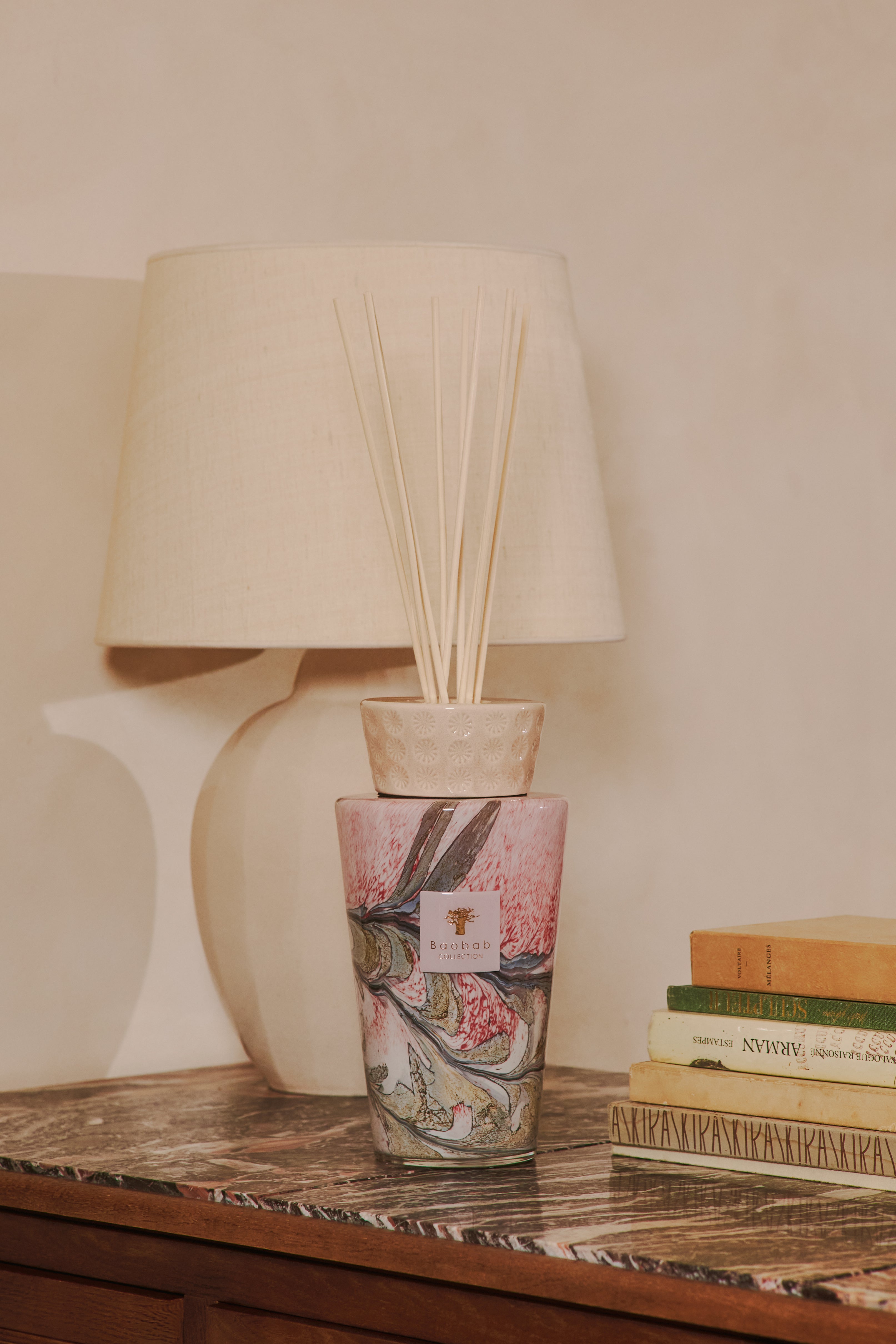 baobab-leaves-manon-totem-diffuseur-2l-verre-framboise image 3