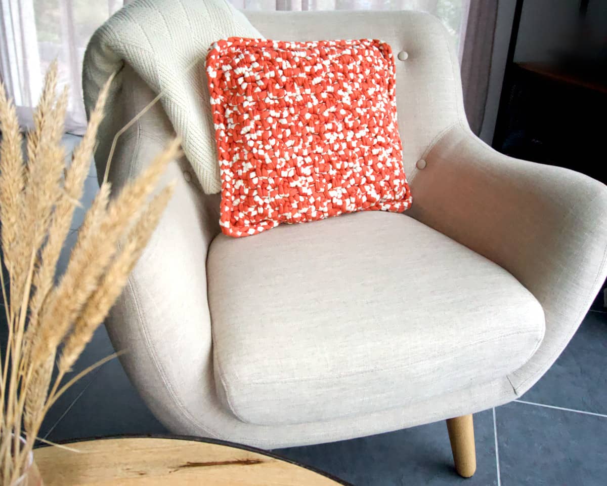am-cla-coussins-coussin-crochet-orange-blanc-40x40-coton image 2