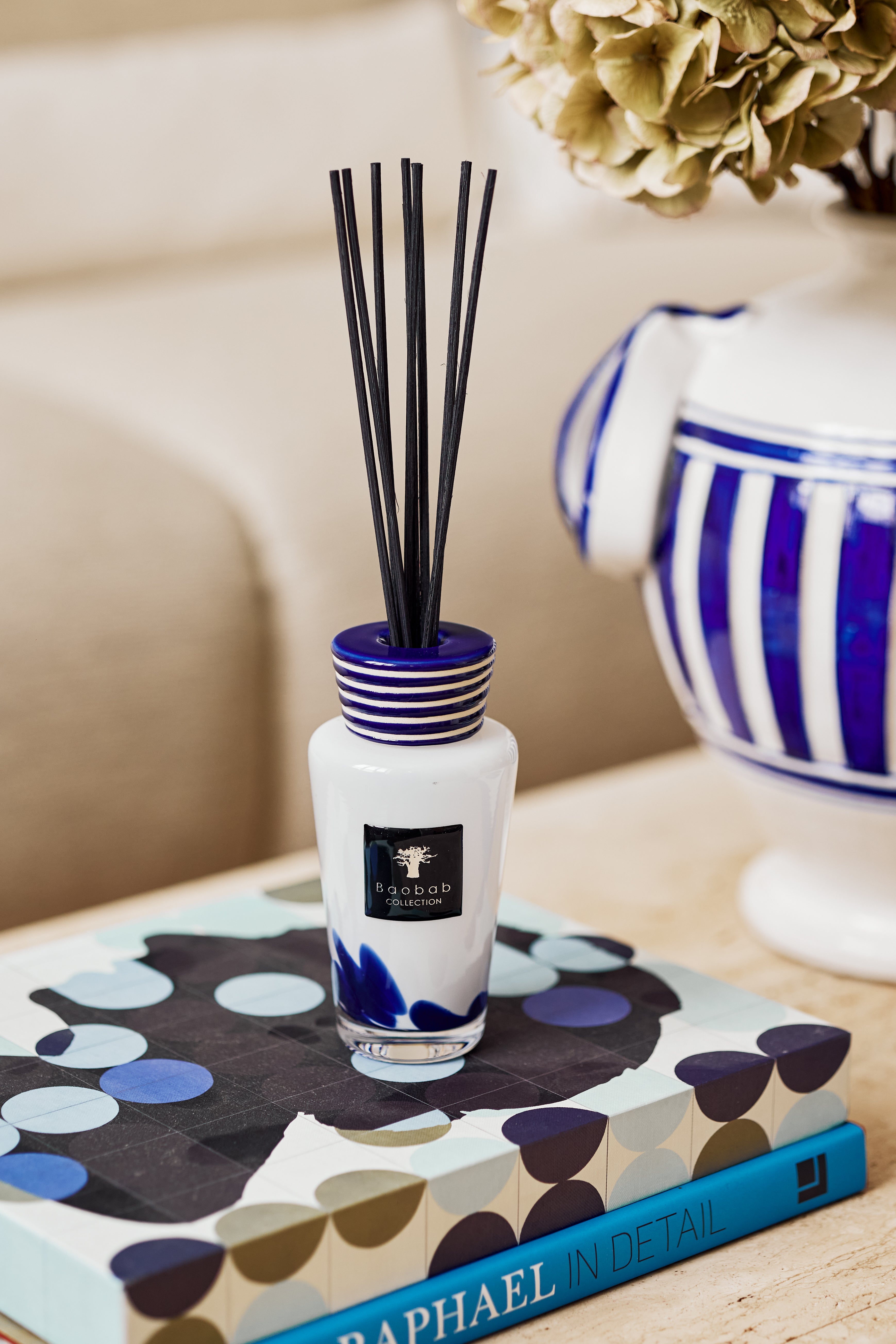 baobab-feathers-touareg-totem-diffuseur-2l-verre-blanc image 3