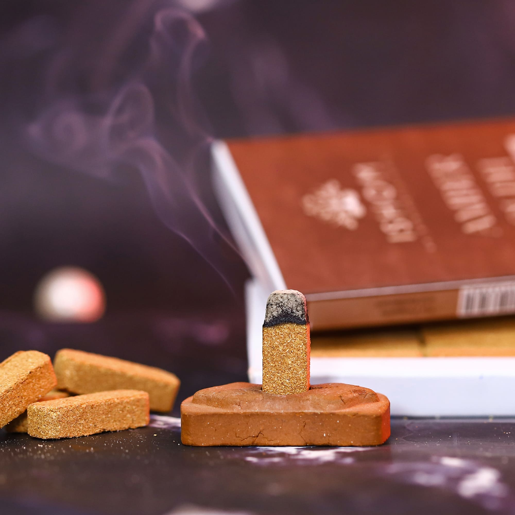 aromatika-ishom-smudge-amber-oudh-briques-encens-x15 image 2