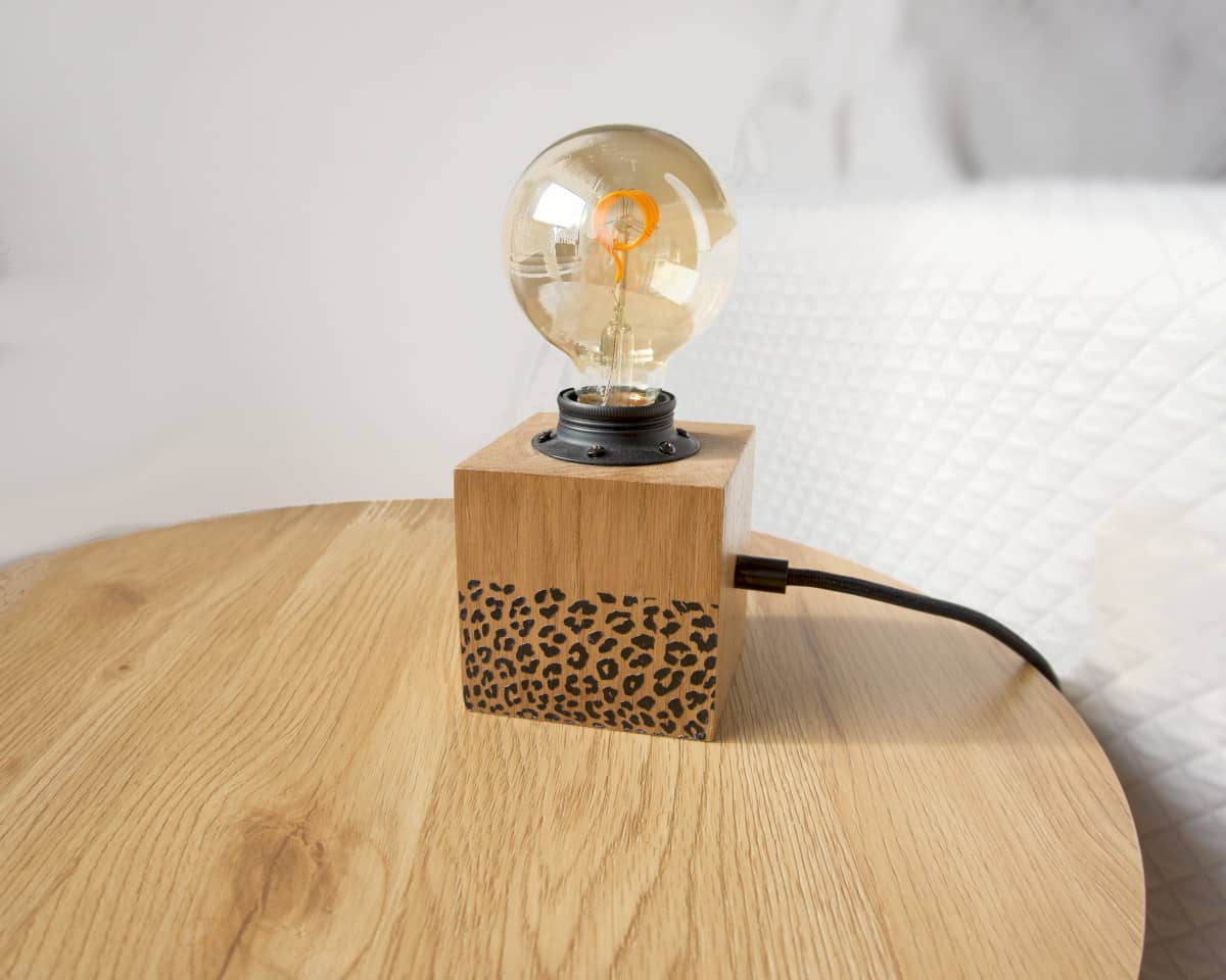 am-cla-lampe-bois-poser-l-opard-ch-ne-massif-led image 5