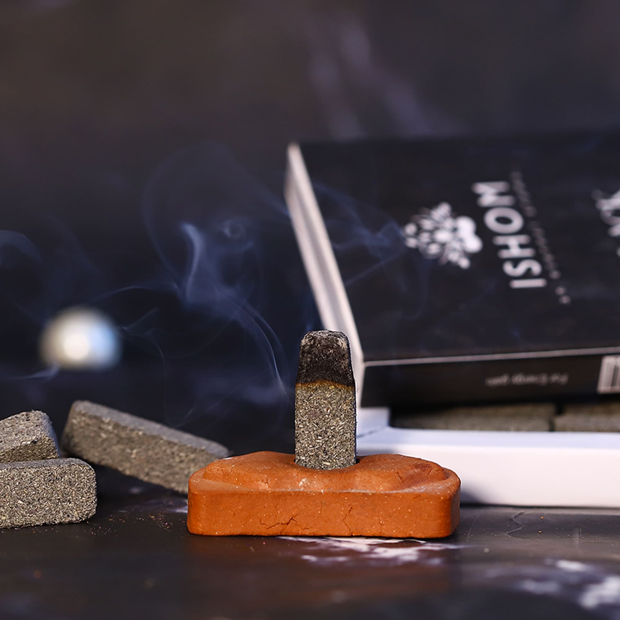 aromatika-ishom-smudge-black-oudh-briques-encens-x15-intense image 2