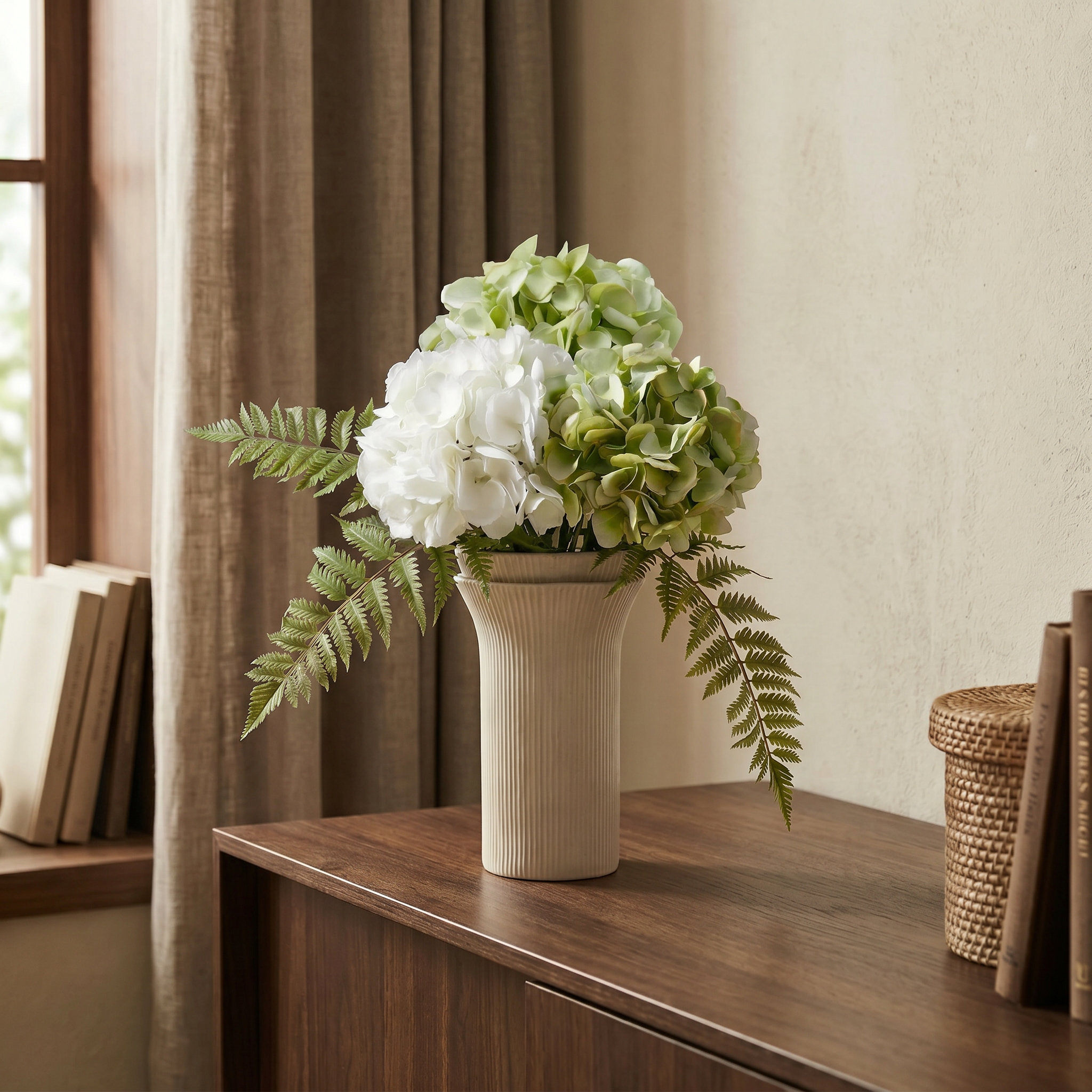 sia-noah-vireya-bouquet-hortensias-blanc-vert-6-tiges image 2