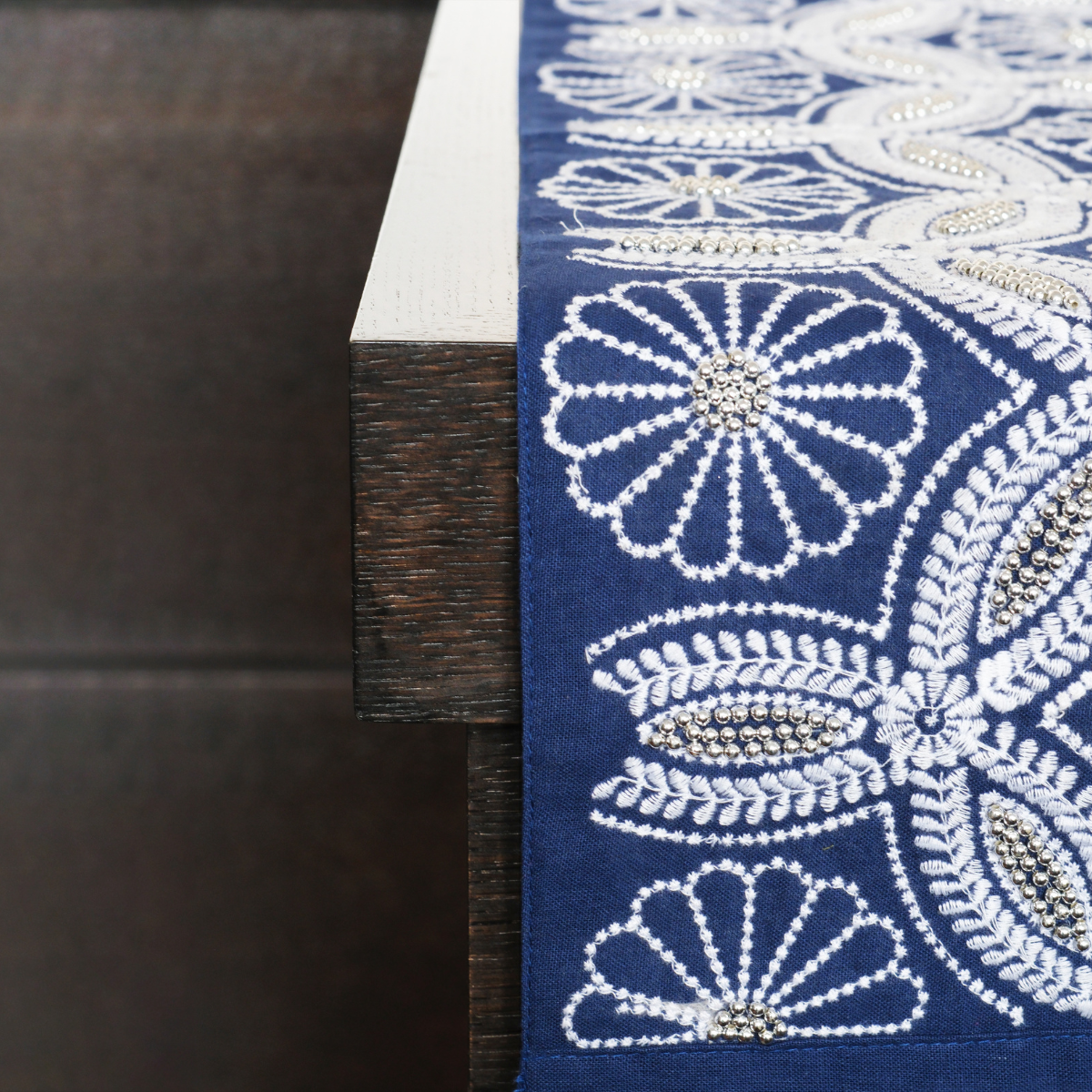 sia-nola-paros-chemin-de-table-coton-bleu-140-cm image 2