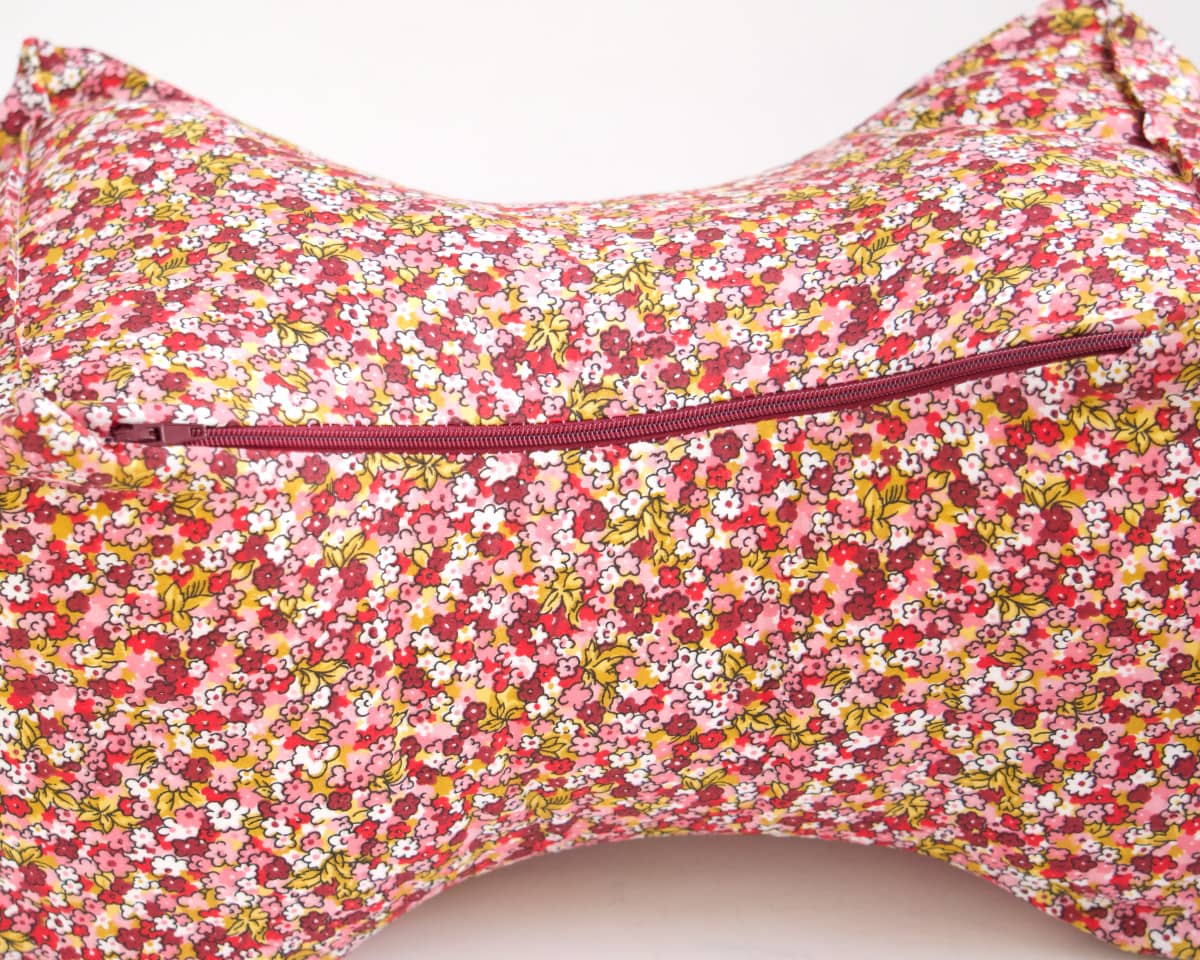am-cla-coussin-nuque-liberty-rose-fleurs-coton-bio-47-cm image 8