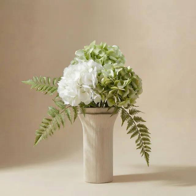 sia-noah-vireya-bouquet-hortensias-blanc-vert-6-tiges image 1