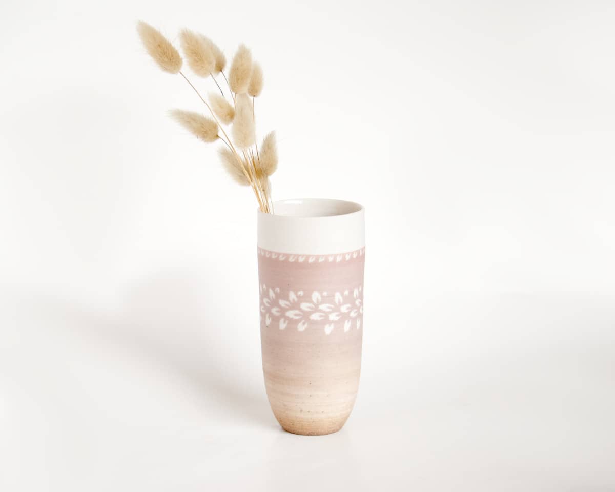 am-cla-vase-porcelaine-rose-sable-motifs-blancs image 7