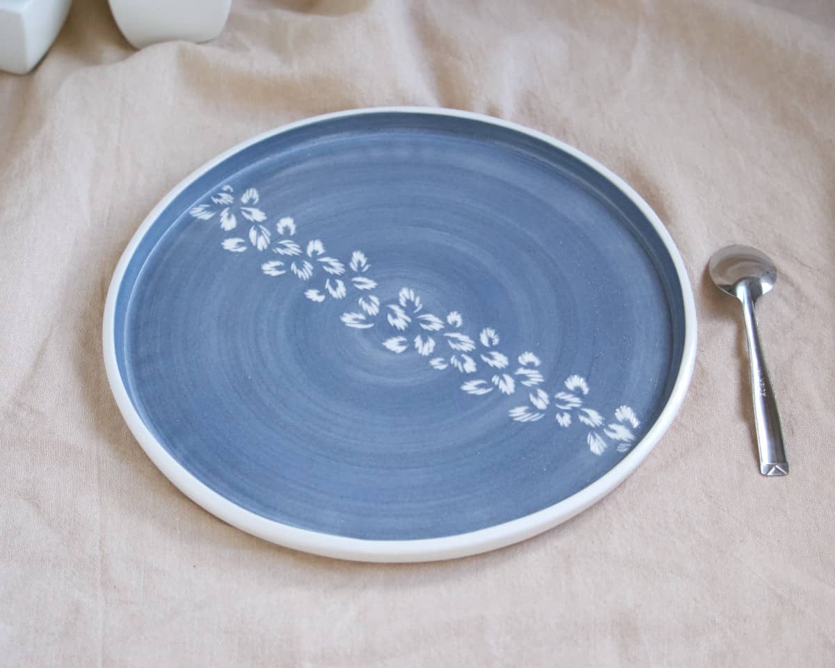 am-cla-assiettes-assiette-porcelaine-bleue-motifs-22cm image 1