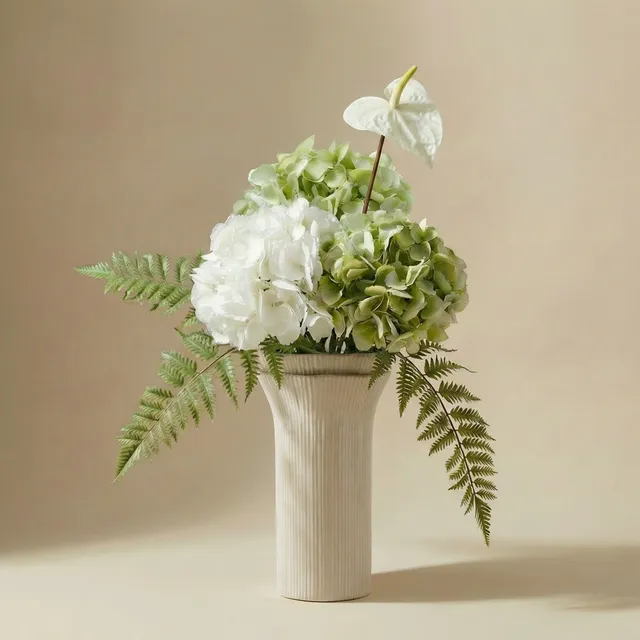 sia-noah-bouquet-hortensias-lora-blanc-vert-7-tiges image 1