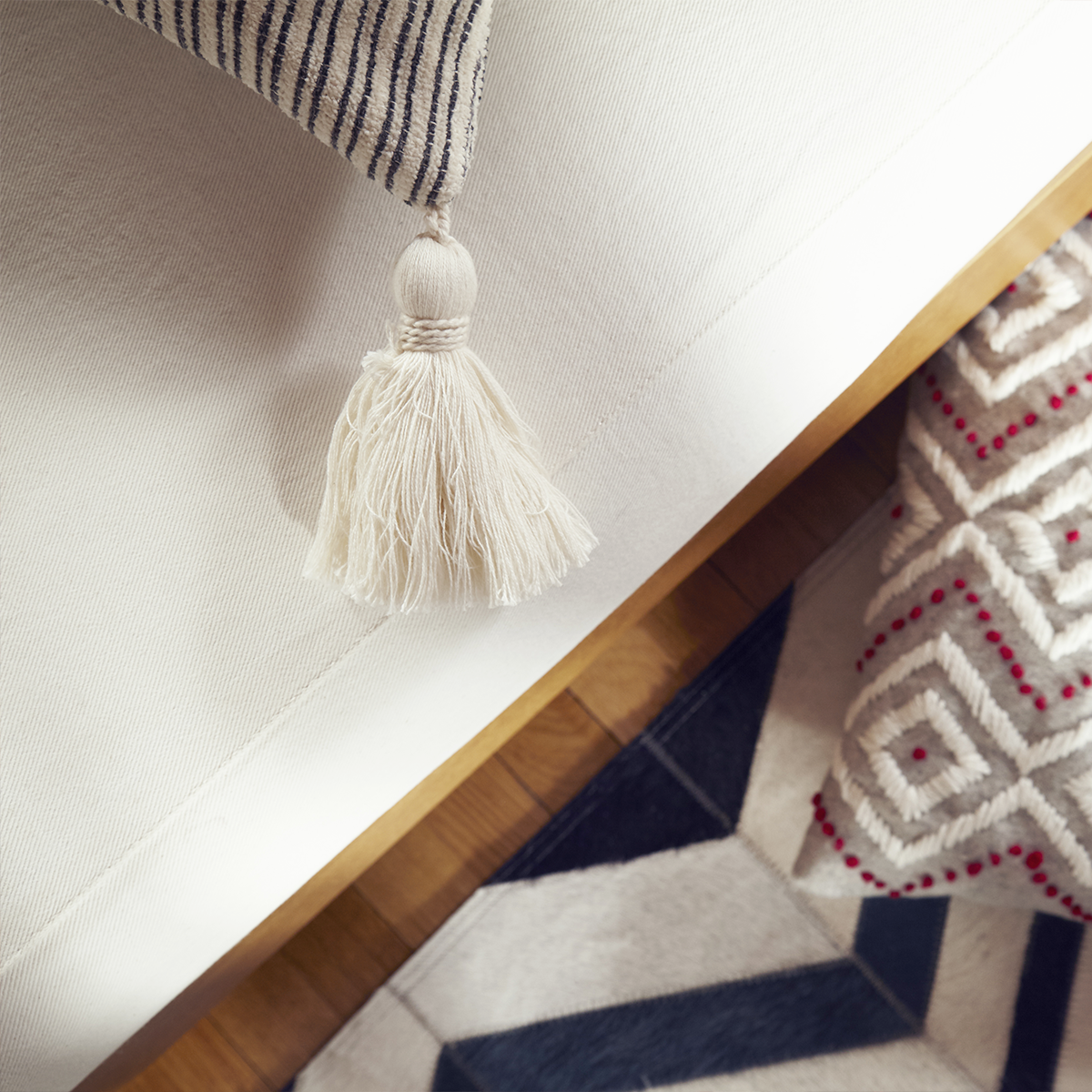 sia-nola-housse-coussin-beige-40x40-cm-ray-e-coton-pompons image 4