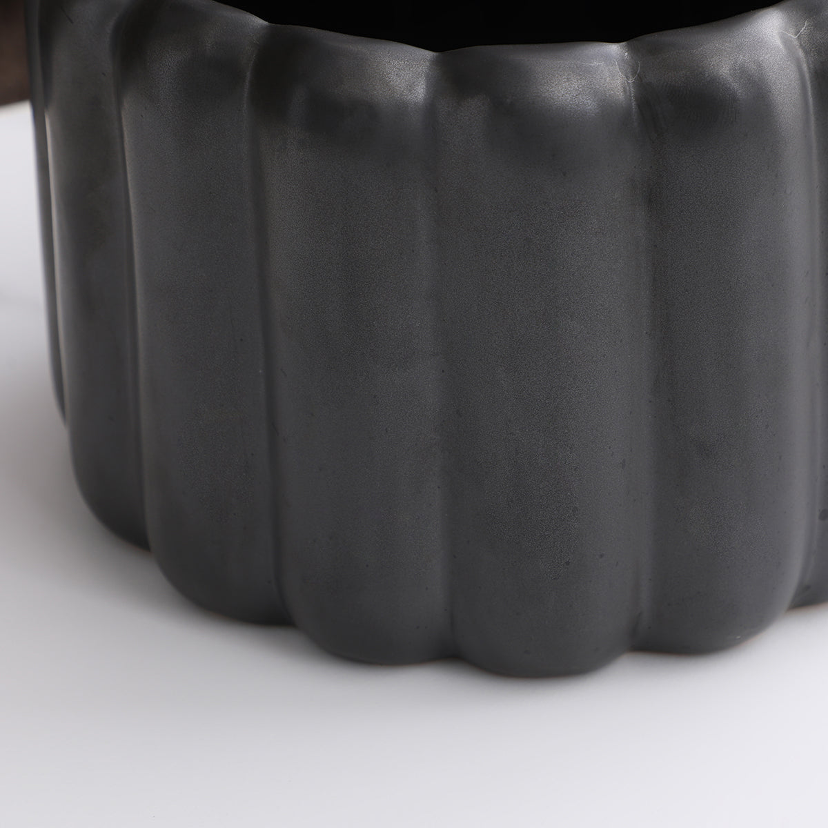 sia-antica-boudoirs-cache-pot-noir-13-cm-c-ramique image 4