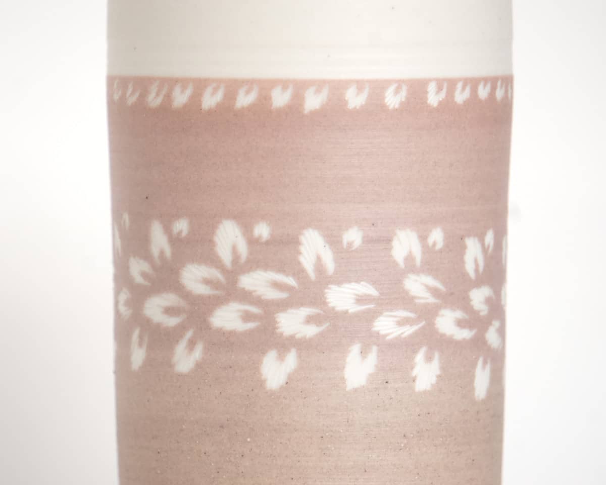 am-cla-vase-porcelaine-rose-sable-motifs-blancs image 5