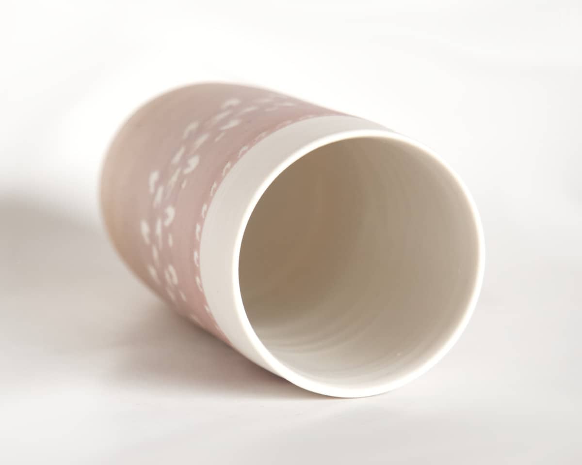 am-cla-vase-porcelaine-rose-sable-motifs-blancs image 6