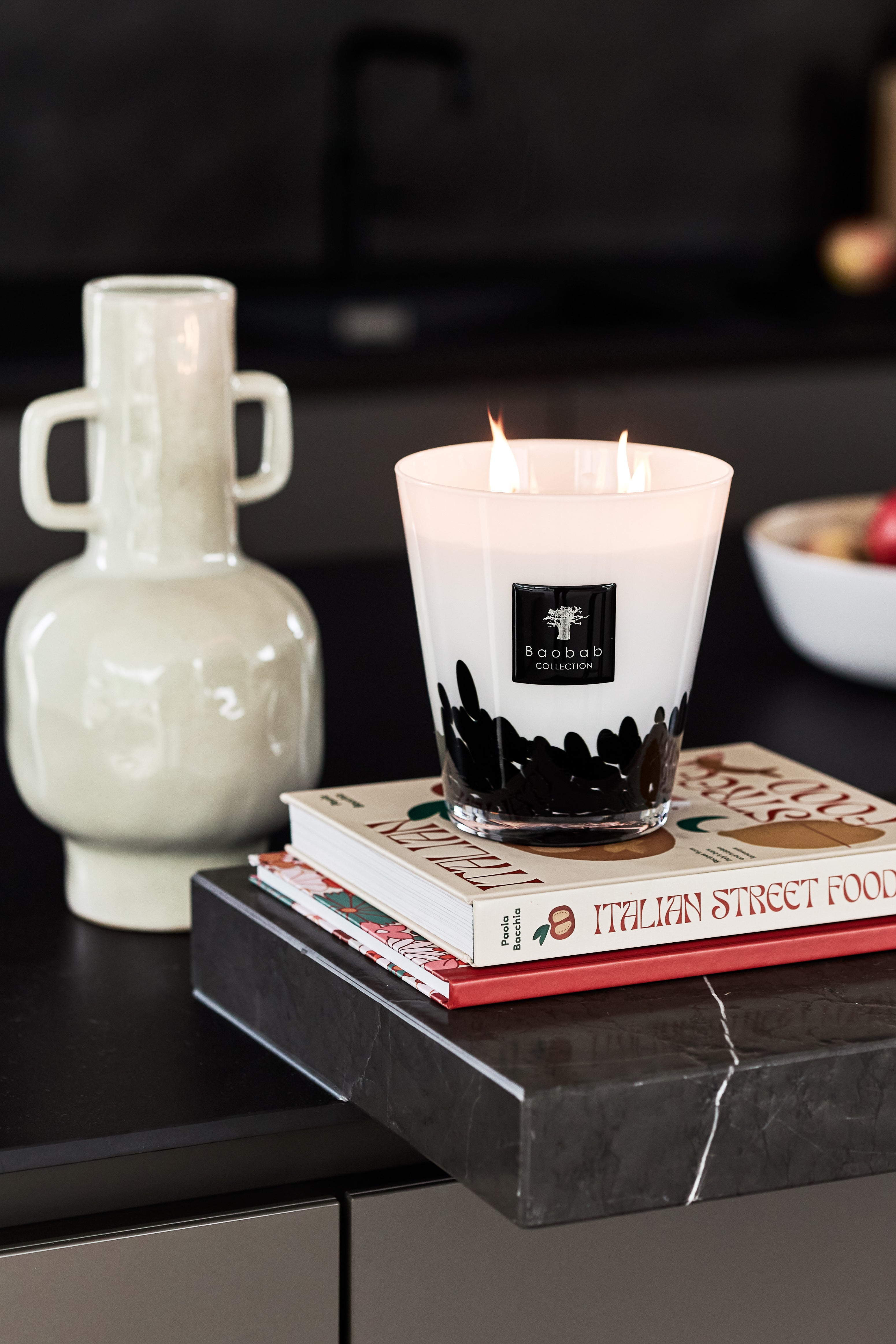 baobab-collection-feathers-bougie-parfum-e-classique-verre-noir image 3