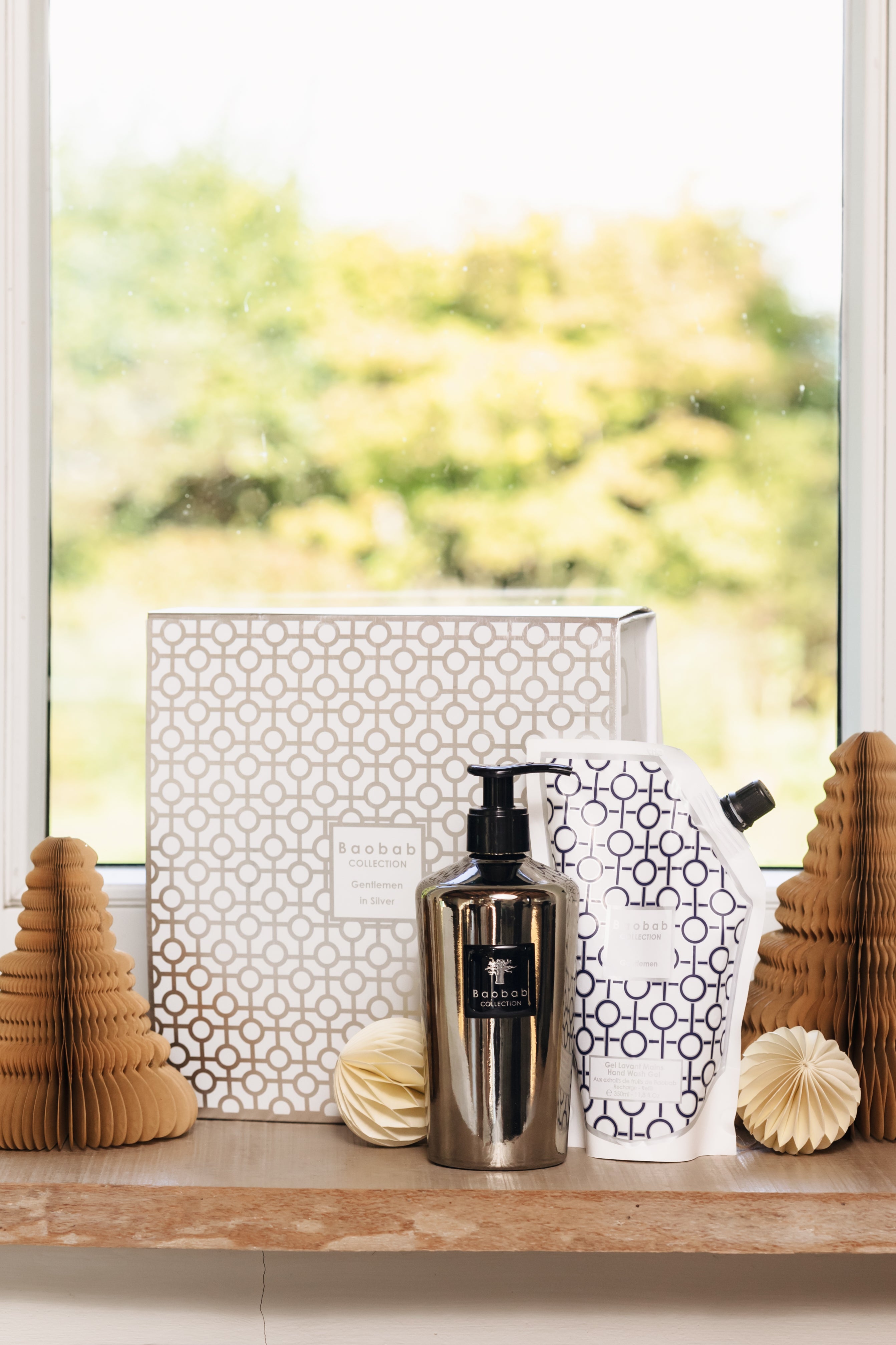 baobab-collection-women-gentlemen-in-silver-gel-mains-2x350ml image 2