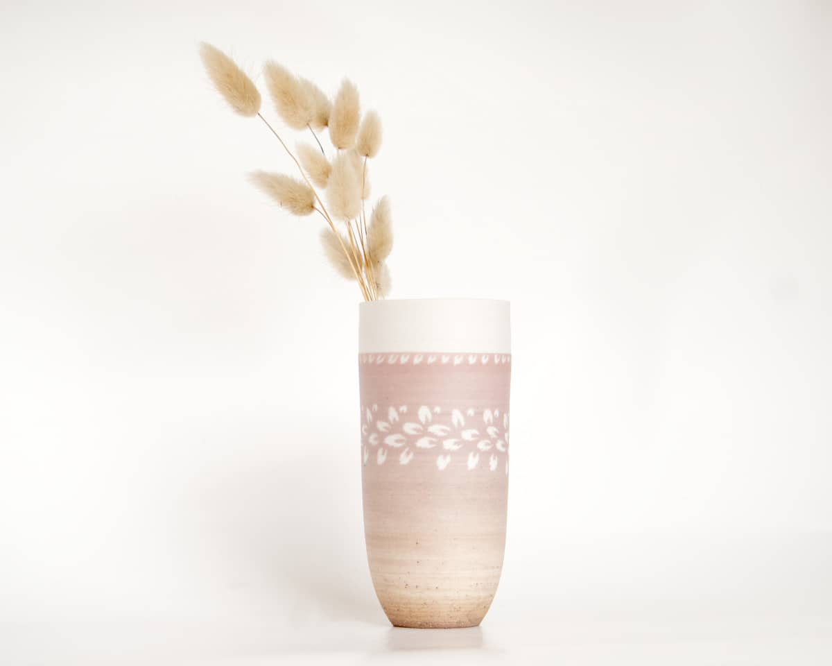 am-cla-vase-porcelaine-rose-sable-motifs-blancs image 2