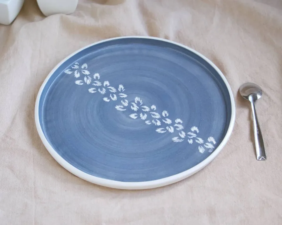 am-cla-assiettes-assiette-porcelaine-bleue-motifs-22cm image 1