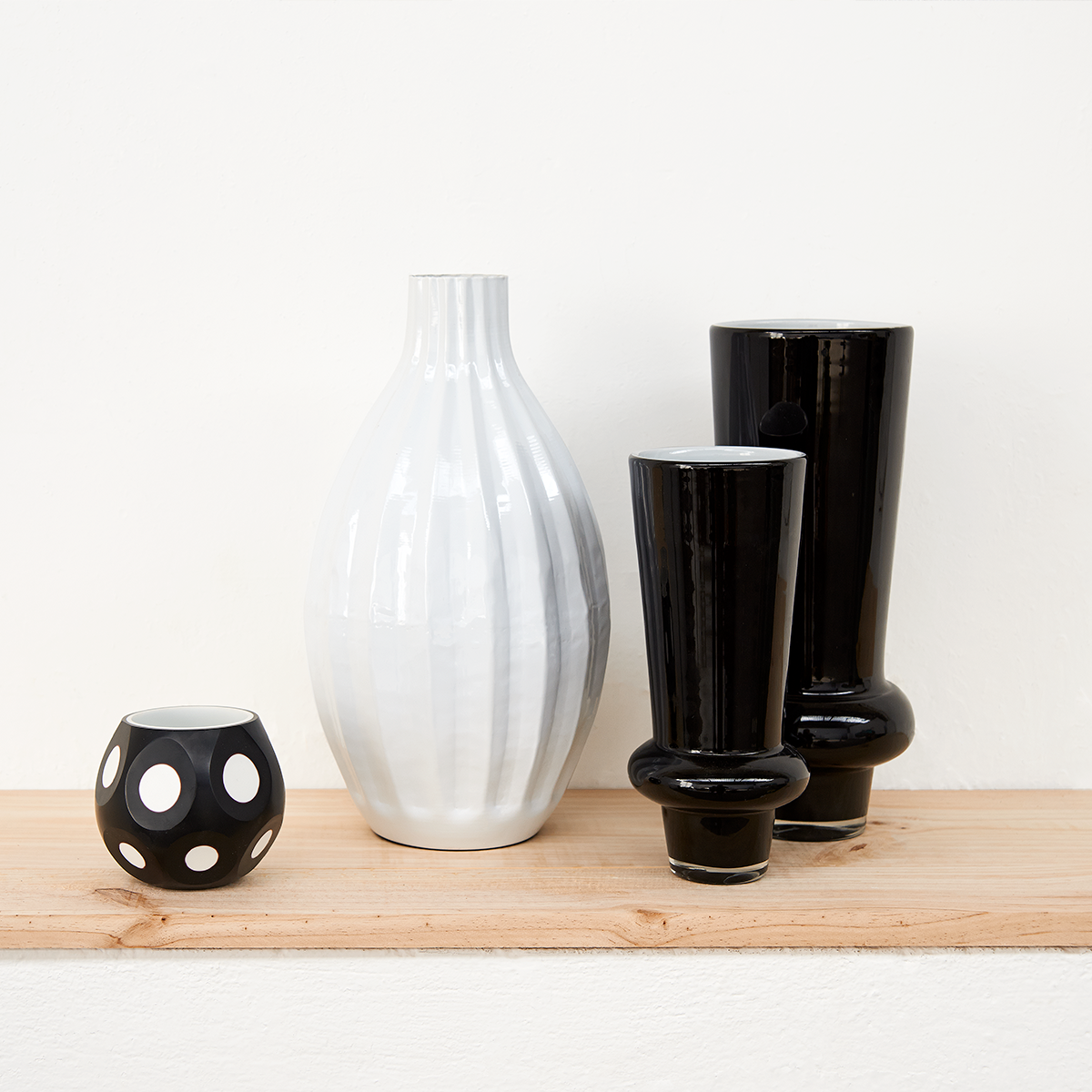 sia-deco-antica-solly-petit-vase-verre-noir-25-5-cm image 3