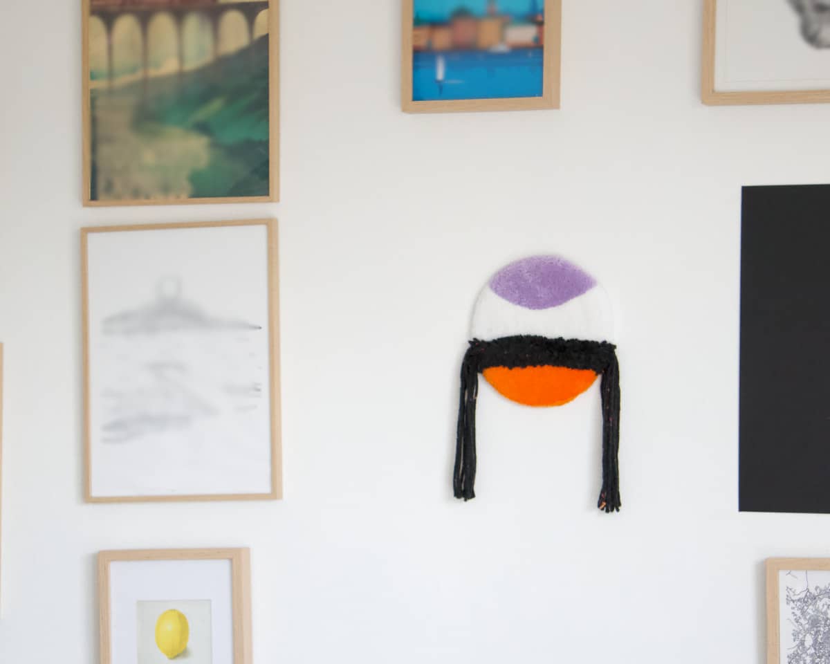 am-cla-tissage-tufting-mural-rond-violet-orange-franges image 3