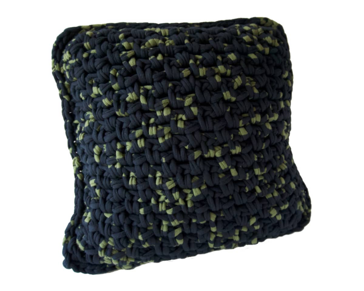 am-cla-crochet-noir-vert-coussin-40x40-coton-recycl image 1