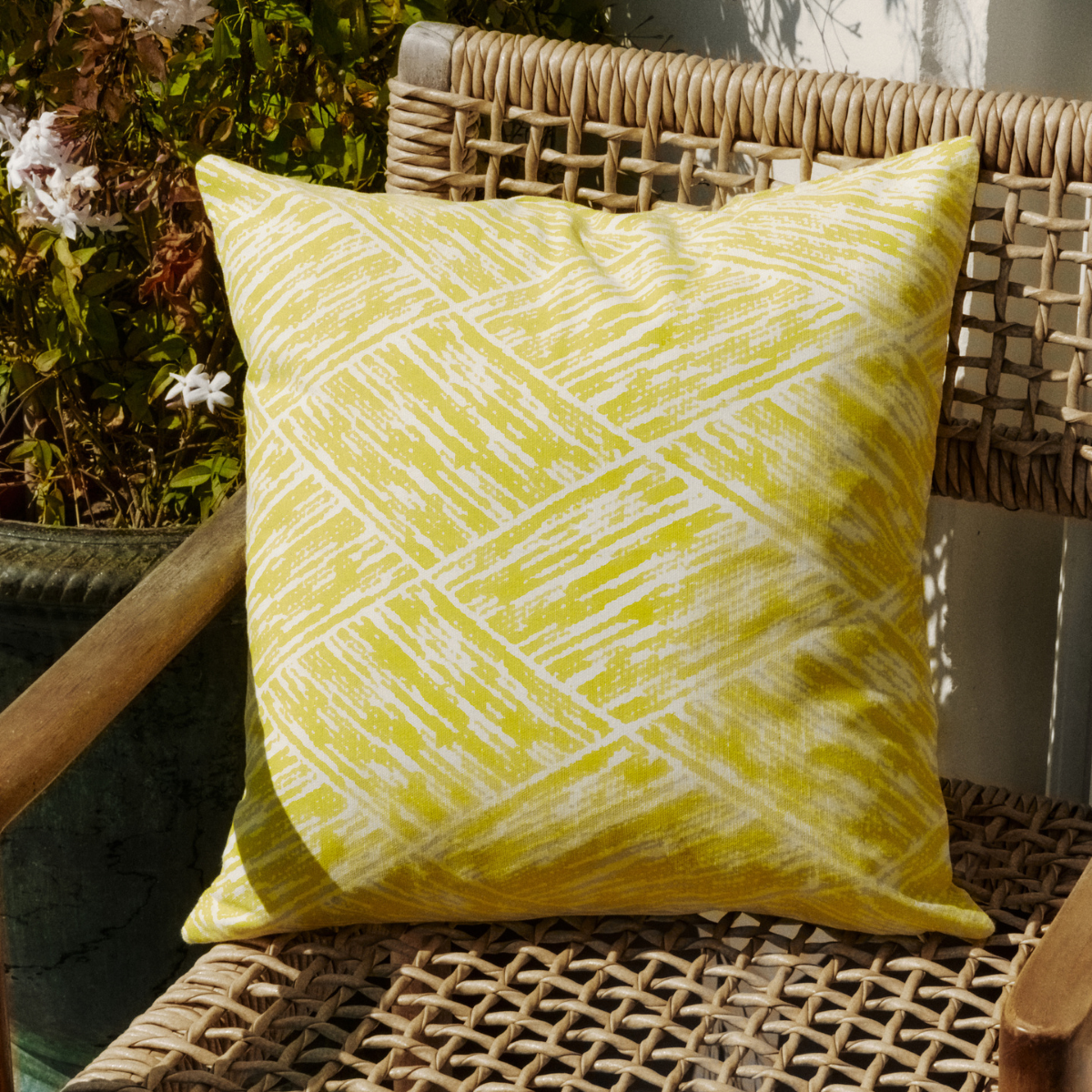 sia-deco-nola-smile-housse-coussin-jaune-40x40-motifs image 2