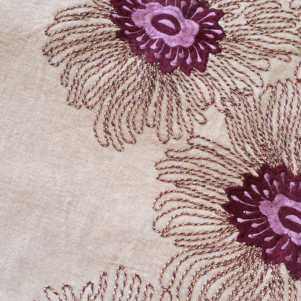 sia-nola-flowers-chemin-de-table-coton-beige-140-cm image 3