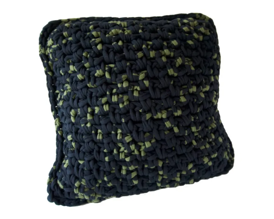 am-cla-crochet-noir-vert-coussin-40x40-coton-recycl image 1
