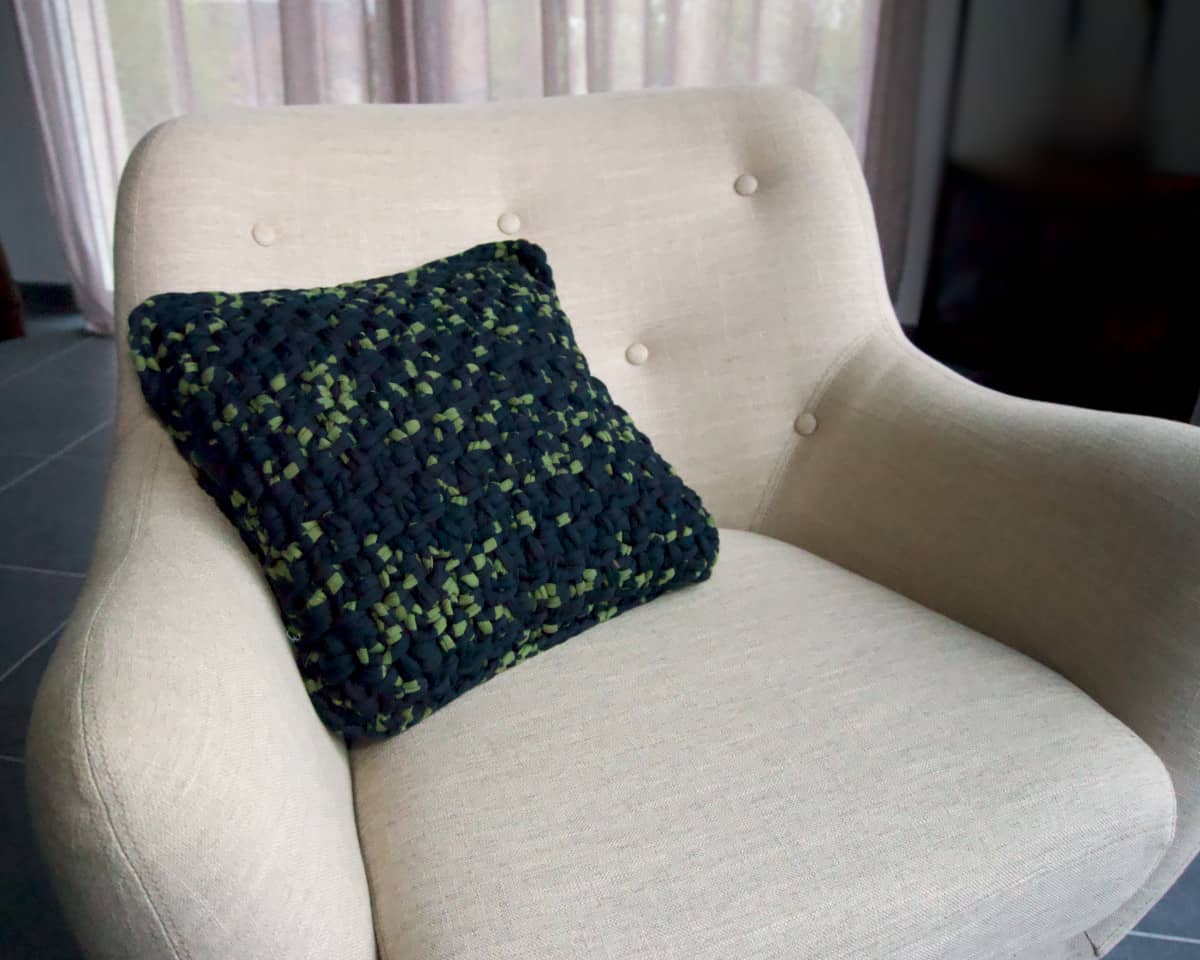 am-cla-crochet-noir-vert-coussin-40x40-coton-recycl image 4