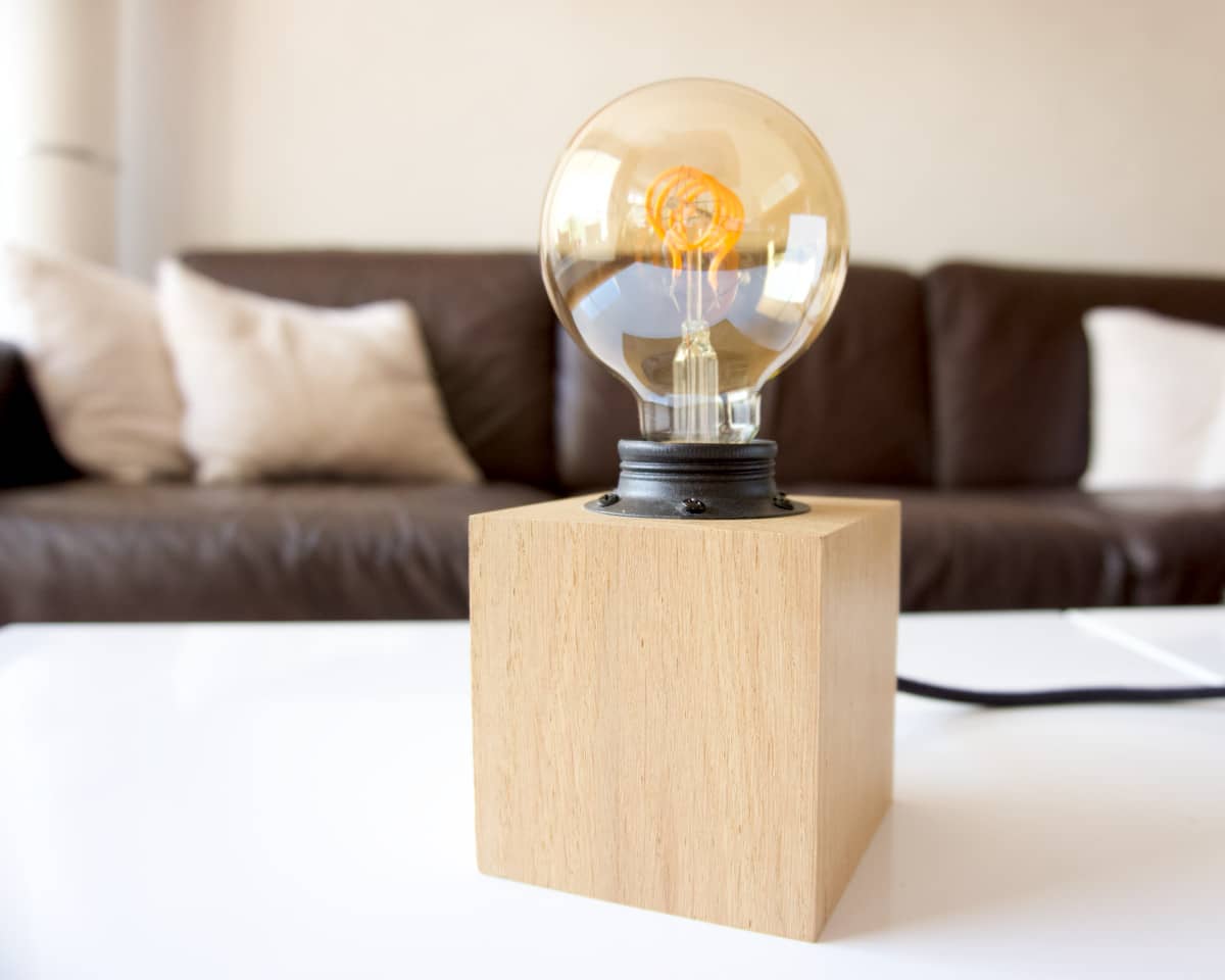 am-cla-lampes-cube-lampe-bois-poser-ch-ne-naturelle-9-cm image 1
